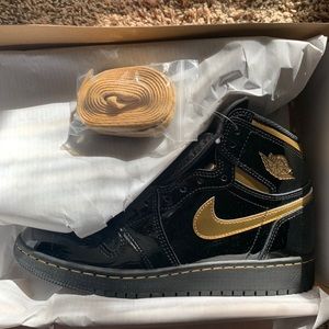 Jordan 1 Metallic Gold